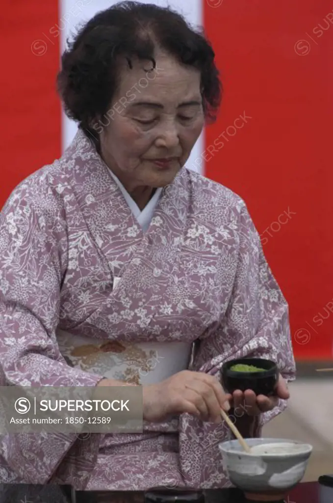 Japan, Chiba, Yokaichiba, 'Licensed Tea Master Shikako Namba Prepares Green Tea ''Macha'' At A Tea Ceremony'