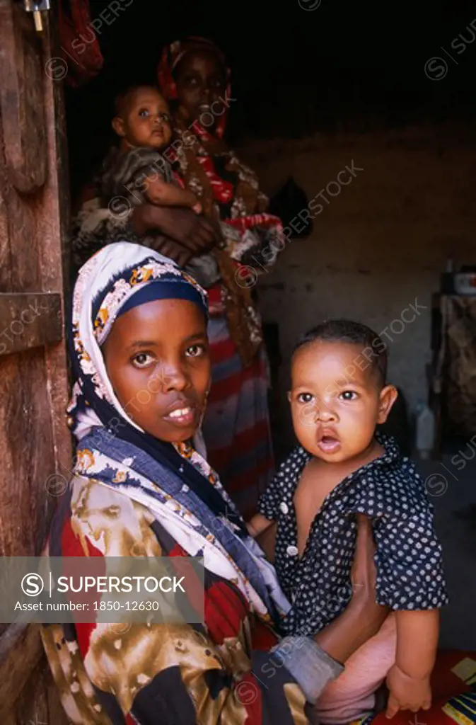 Somalia, Habare Village, Portrait Of Mother And Child
