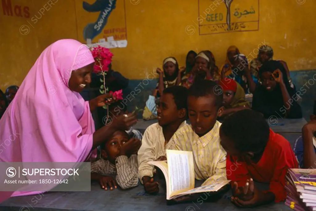 Somalia, Baidoa, Female Teacher And Pupils At Dy Ayub Primary School.