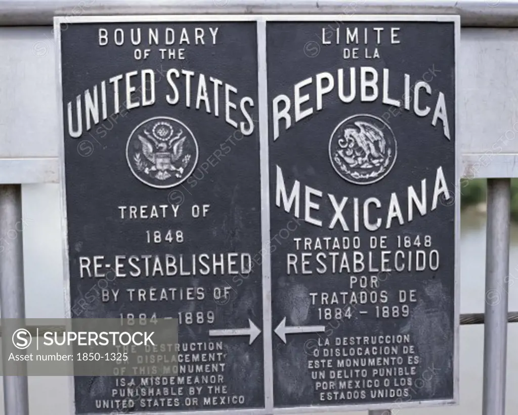 Usa, Texas, Laredo, Bilingual Boundary Sign On International Bridge Between Mexico And The United States