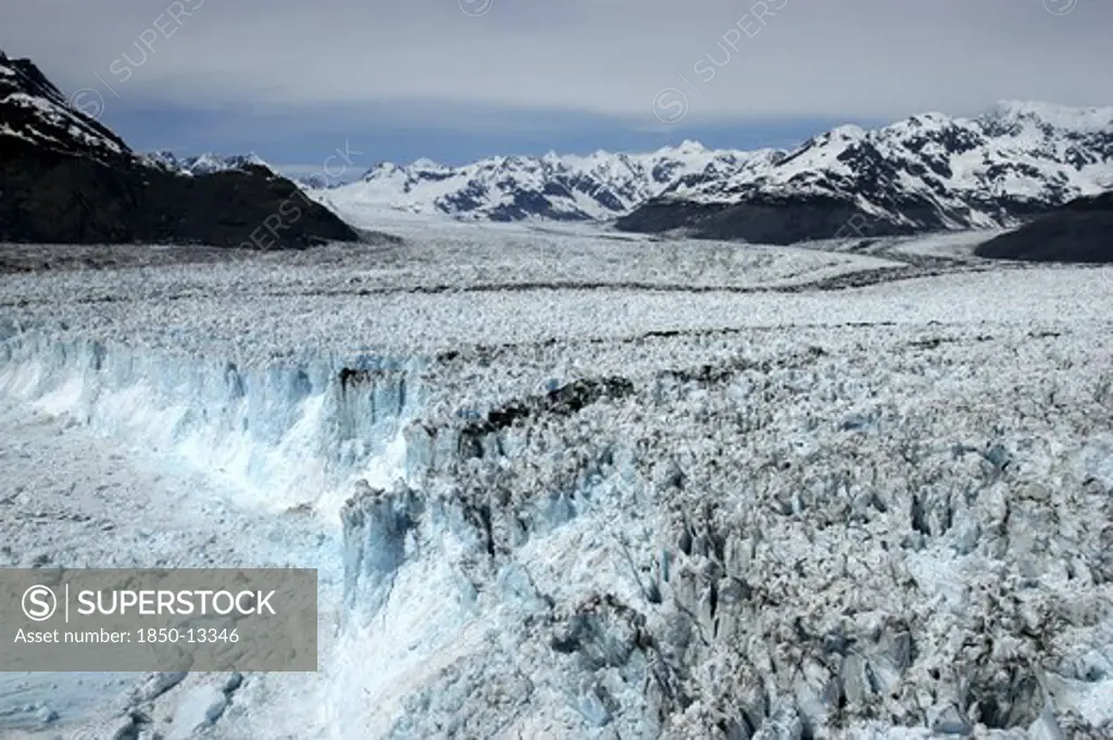 Usa, Alaska, Chugach State Park, Columbia Glacier Ice Cliffs And Distant Mountain Peaks