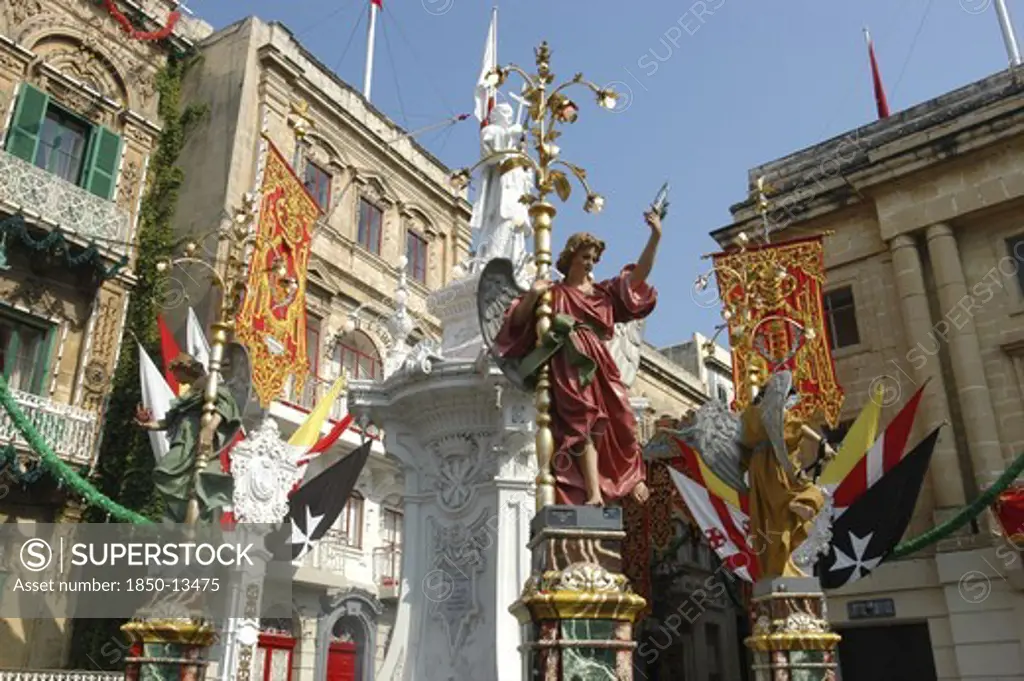 Malta, Vittoriosa, Statues And Decorative Banners During The Birgu Feast
