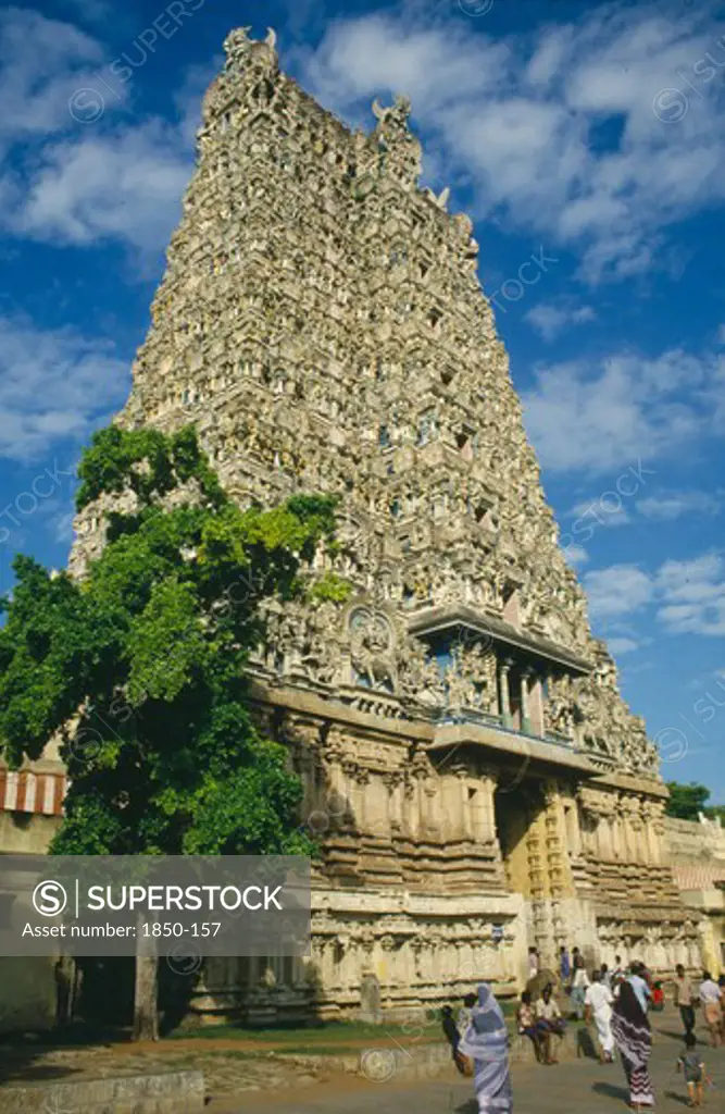 India, Tamil Nadu, Madurai, Sri Meenakshi Temple Pyramidal Tower Or Gopuram With People Walking Towards The Entrance