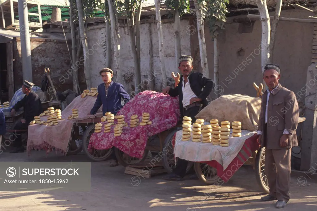 China, Xinjiang Province, Kashgar, Bagel Sellers