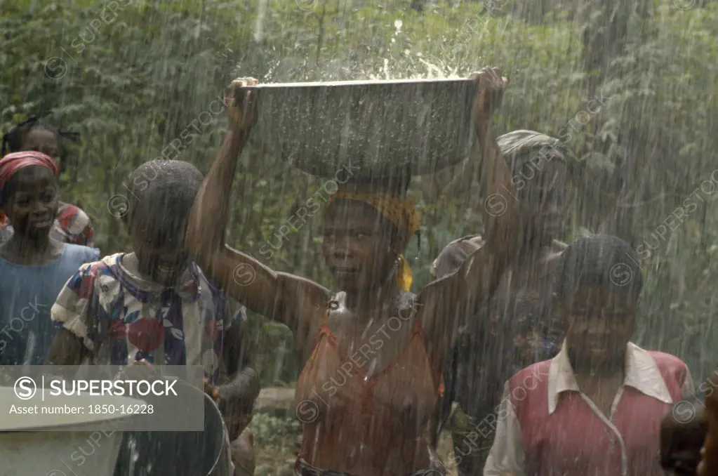 Nigeria, Imo State, Women During Wet Season Harvesting Rainwater As Part Of Unicef Water Project.