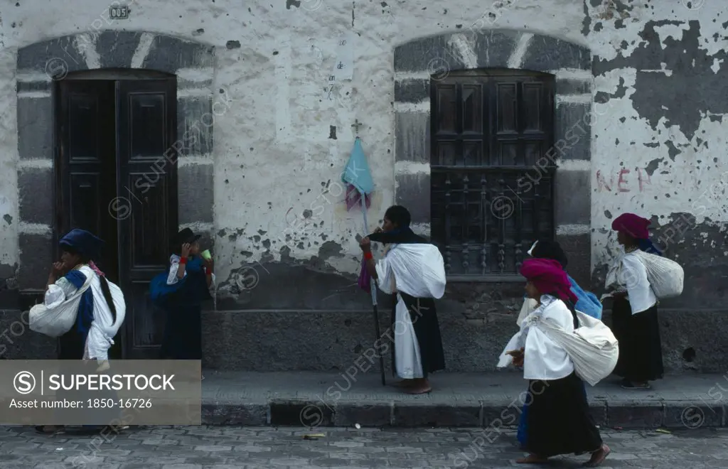 Ecuador, Imbabura, Cotocachi, Women Returning From Cemetery After Praying For The Dead On Easter Sunday.