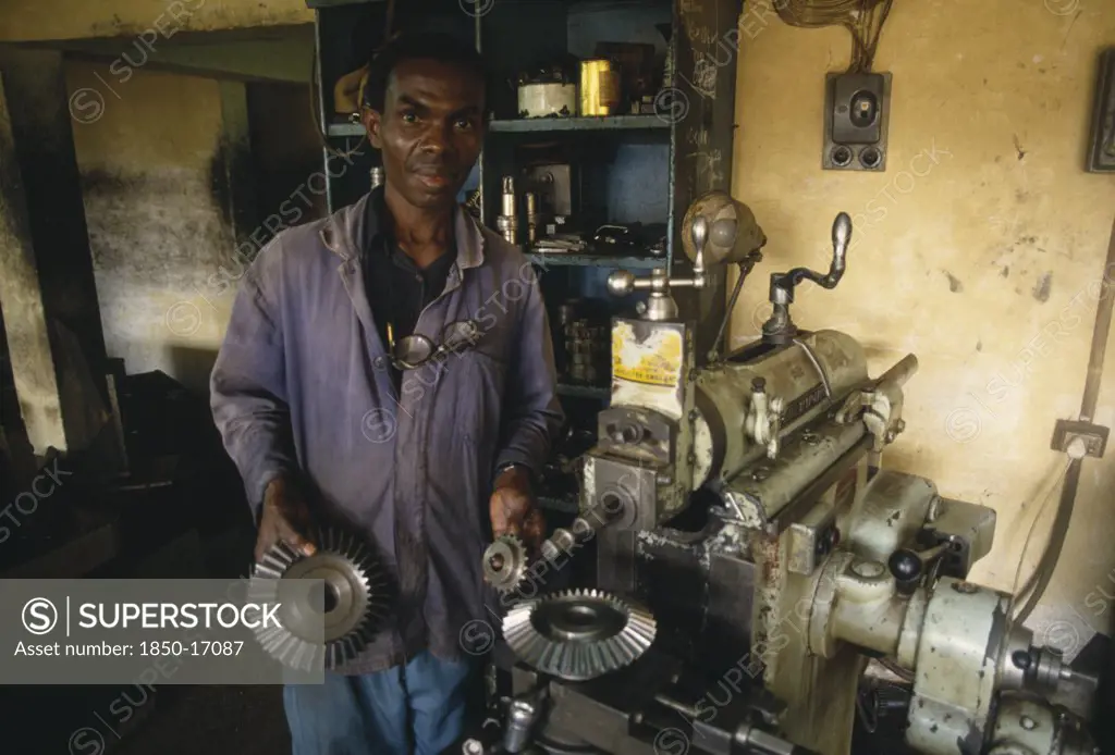 Ghana, Work, Small Business Workshop And Mechanic.
