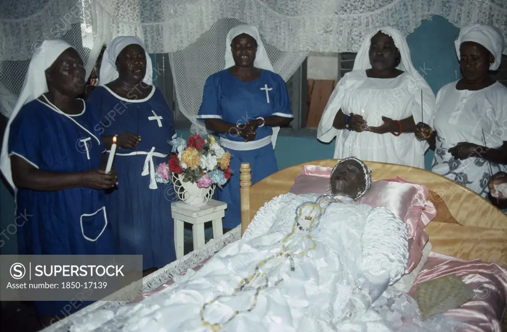 Ghana, South, Teshie, Women Surround Deceased Ga Priestess Of The Sea God Kanjar Laid Out On Bed During Wake.