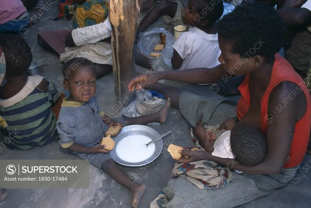 Zambia, Mayukwayukwa Camp, Feeding Centre For Malnourished Children In Camp For Angolan Refugees.