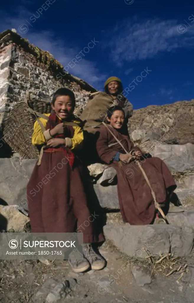 China, Tibet, Terdrom Monastery, Nun And Novices