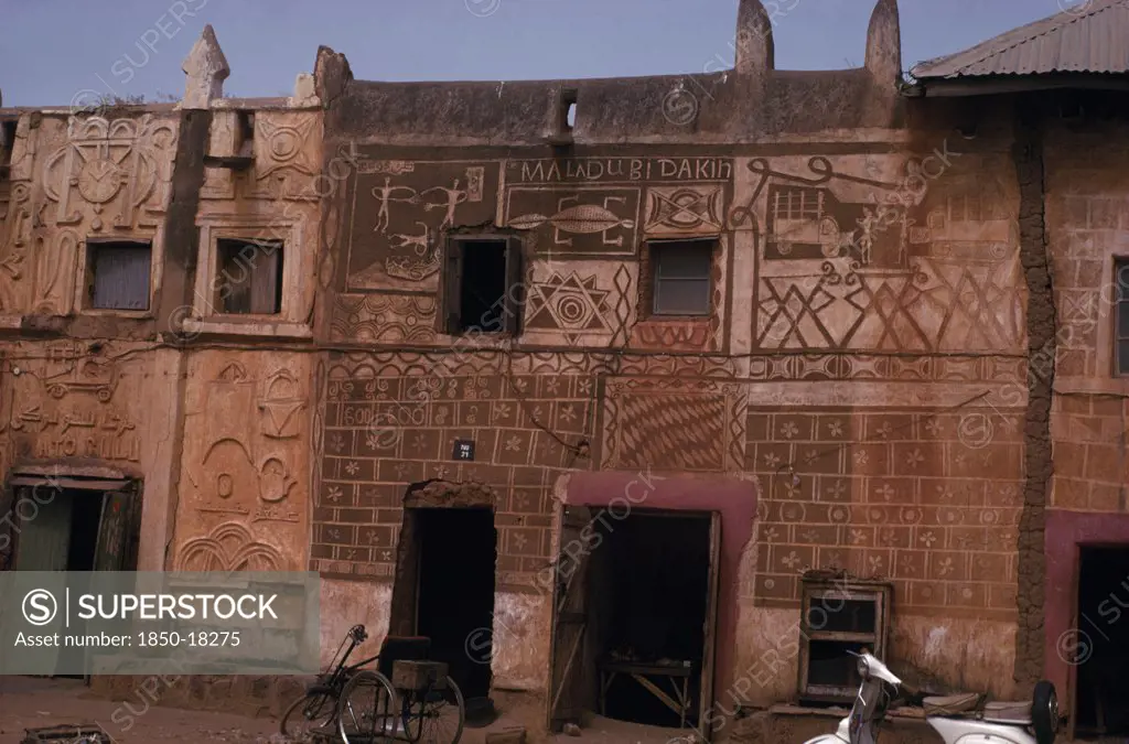 Nigeria, Zaria, Decorated And Painted Exterior Facade Of Hausa Building.