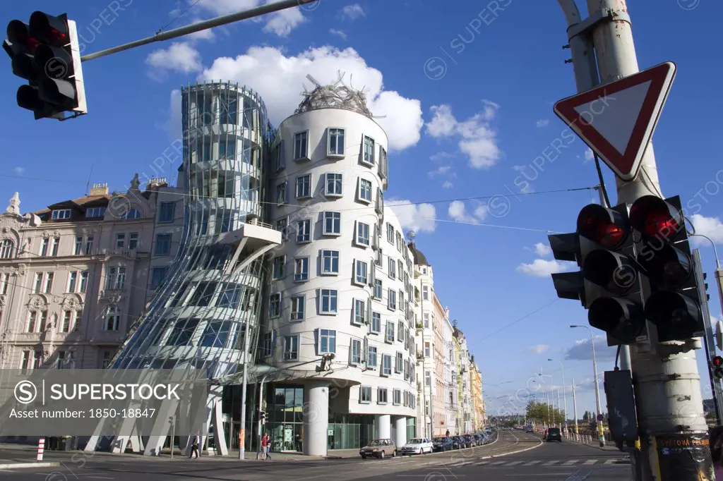 Czech Republic, Bohemia, Prague, 'The Rasin Building In The New Town Locally Known As ''Ginger And Fred'' After The Dancing Movie Stars. Designed By Frank O. Gehry And Local Architect Vladimir Milunic The Building Stands On The Banks Of The Vltava River By The Jiraskuv Bridge'