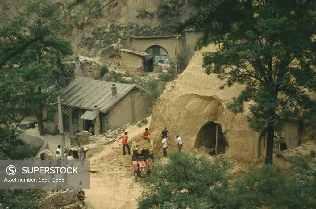 China, Shaanxi Province, Yanan, Building Cave House