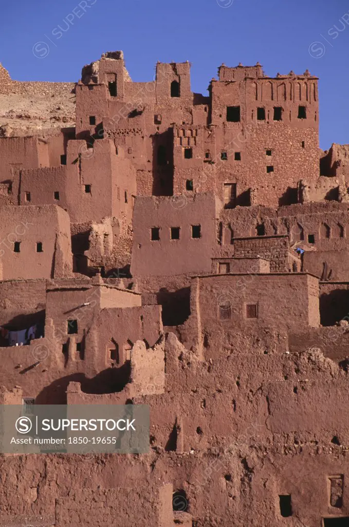 Morocco, Ait Benhaddou, Kasbah And Hill Town Used In Films Such As Jesus Of Nazareth And Lawrence Of Arabia.  Sandstone Buildings With Flat Rooftops Built On Terraces