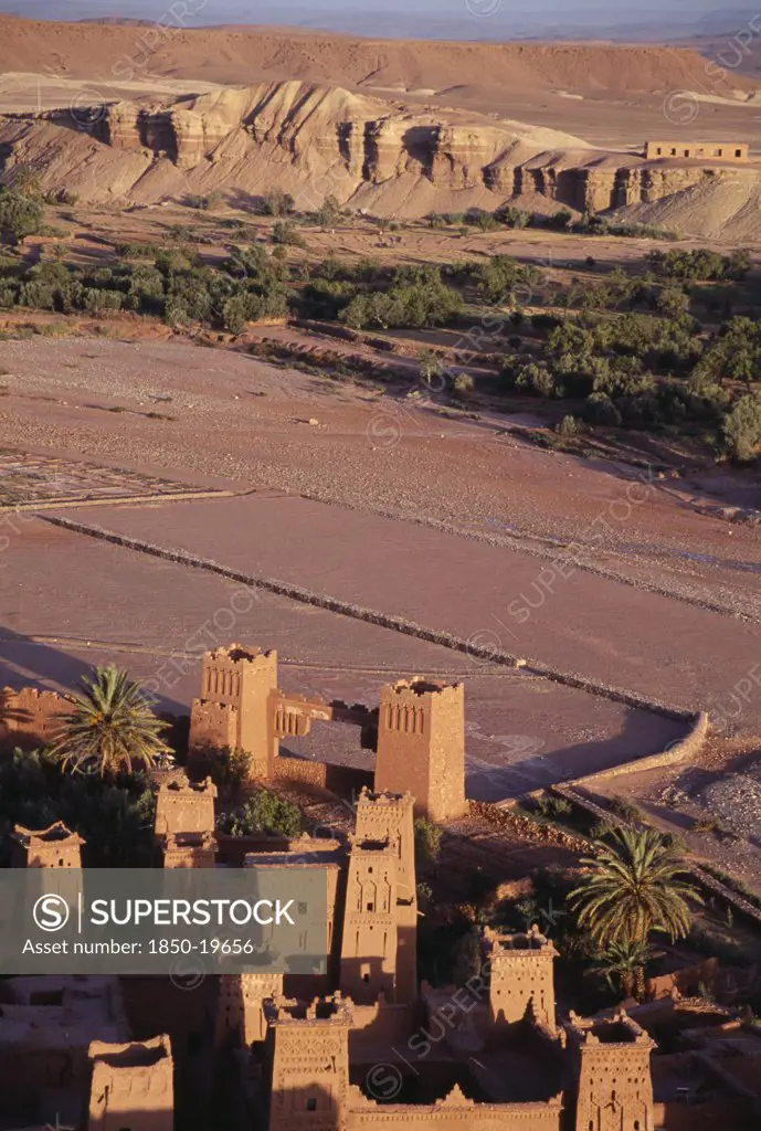 Morocco, Ait Benhaddou, Kasbah And Hill Town Used In Films Such As Jesus Of Nazareth And Lawrence Of Arabia.  Looking Down On Sandstone Buildings And Surrounding Landscape.