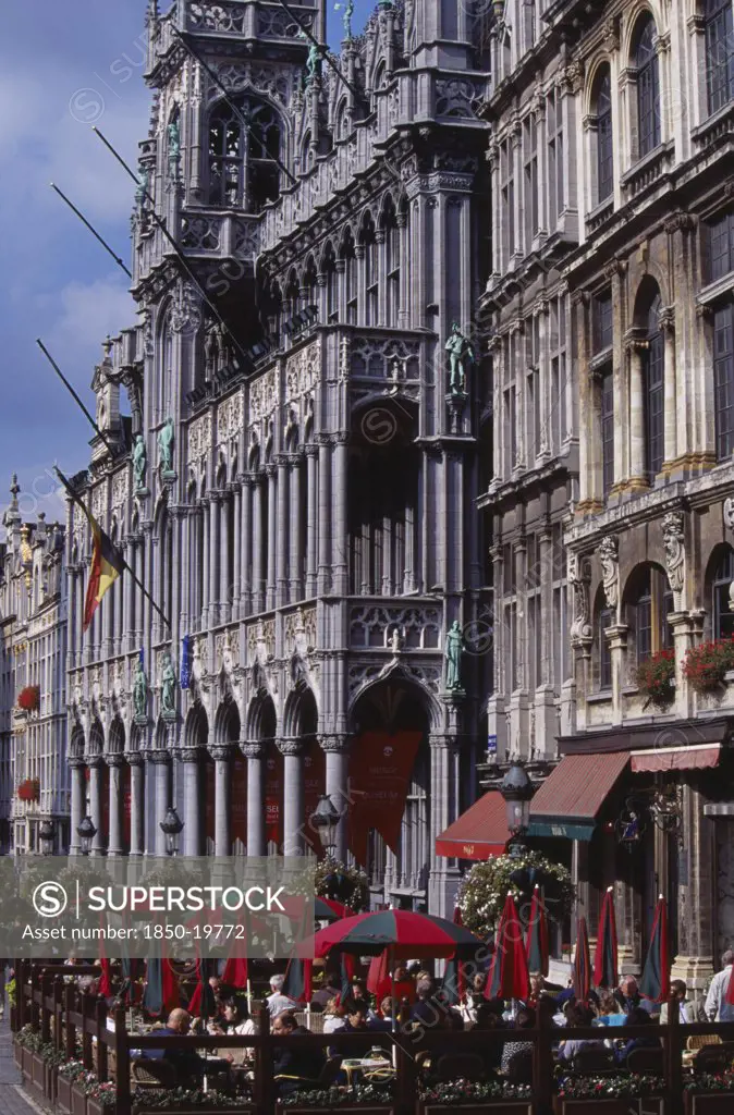 Belgium, Brabant, Brussels, Grand Place.  Maison Du Roi.  Angled View Of Exterior With Busy Outside Cafe In The Foreground.