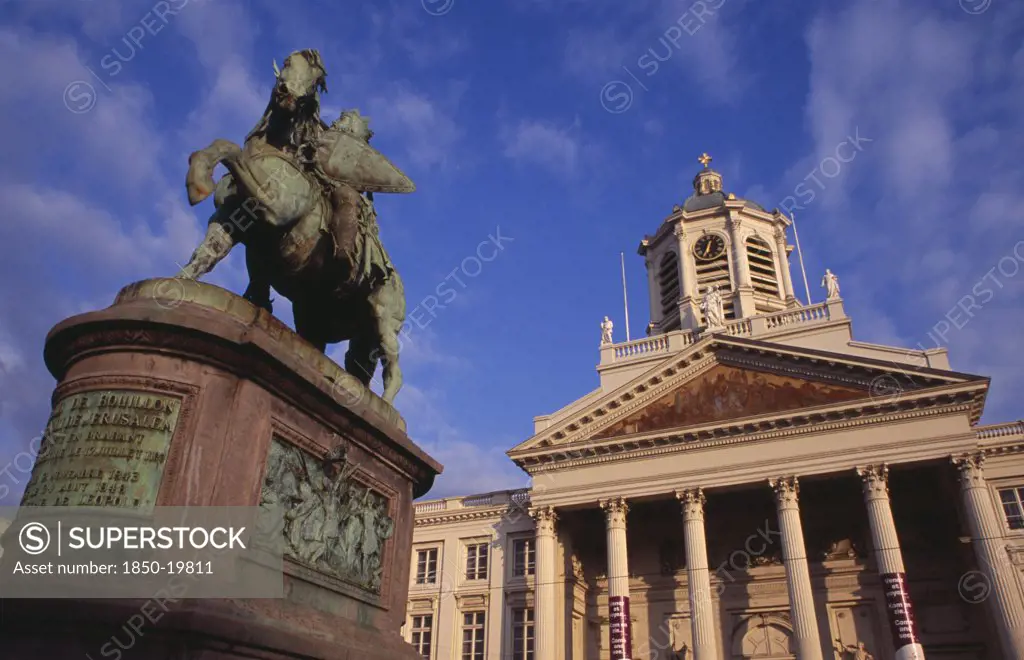 Belgium, Brabant, Brussels, Royal Square.  Exterior Facade Of Church Of Saint James With Equestrian Statue Of Godfrey Of Bouillon Leader Of The First Crusade In 1096 In Foreground.
