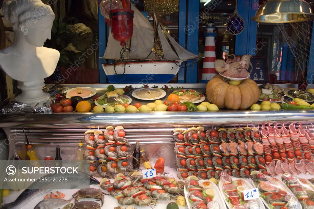 France, Ile De France, Paris, A Window Display In A Seafood Restaurant On The Left Bank