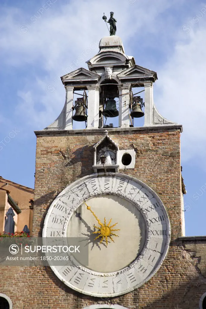 Italy, Veneto, Venice, He Clock And Belltower Of San Giacomo Di Rialto In The San Polo And Santa Croce District. The Clock Dating From 1410 Has Been A Notoriously Bad Time-Keeper