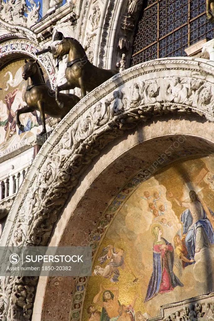Italy, Veneto, Venice, The Bronze Horses Of St Mark And The 17Th Century Mosaics On The Facade Of St Marks Basilica