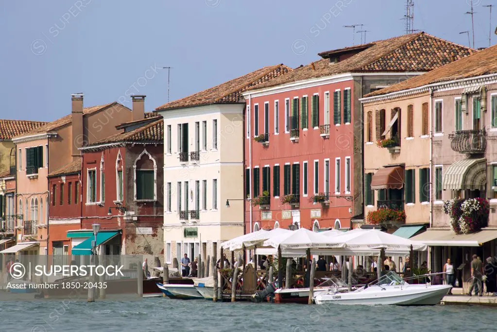 Italy, Veneto, Venice, Boats On The Canale Grande Di Murano Moored Beside Restuarants On The Fondamenta Cavour Busy With Tourists Sightseeing