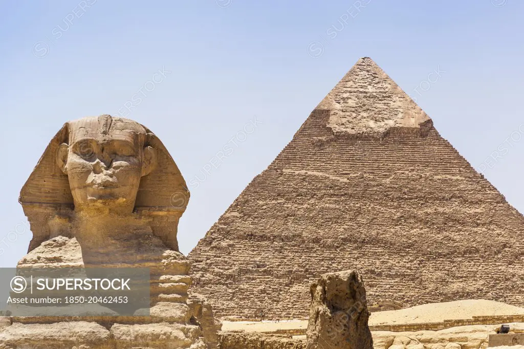 Egypt, Cairo, Giza, The Great Sphinx and Pyramid of Khafre, also known as Pyramid of Chephren.