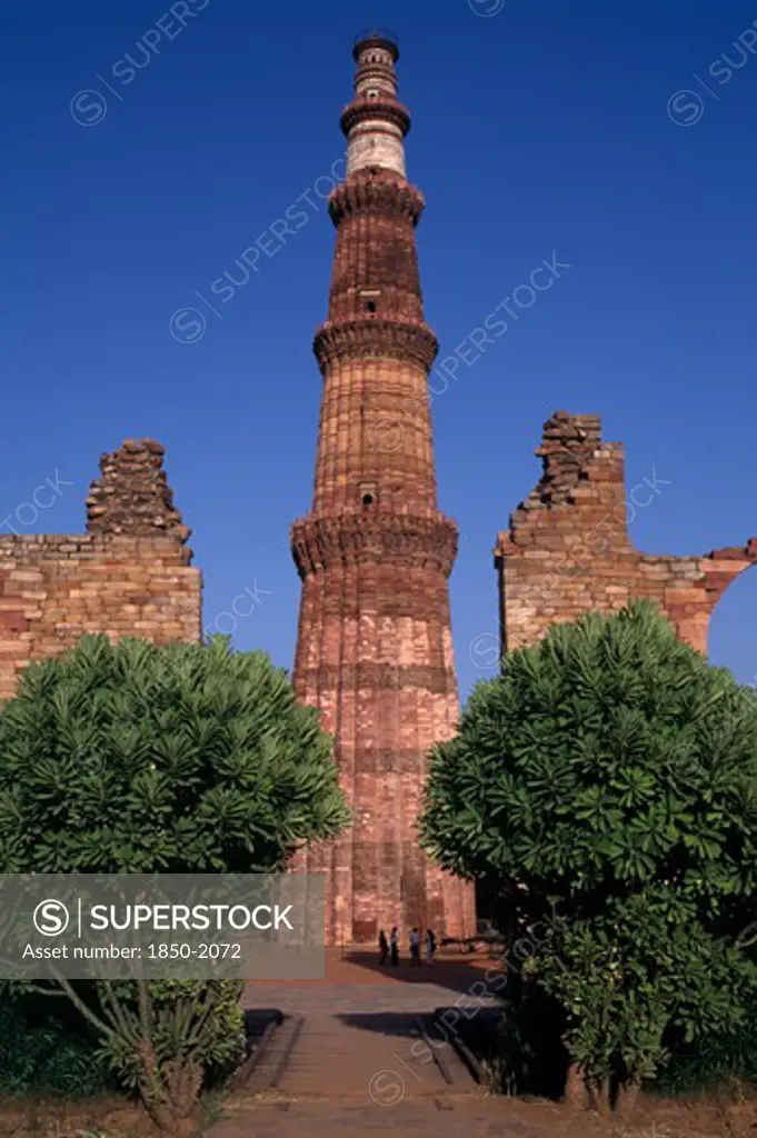 India, Delhi, Qutab Minar, Thirteenth Century Tower Of Victory With Five Stories And Projecting Balconies.