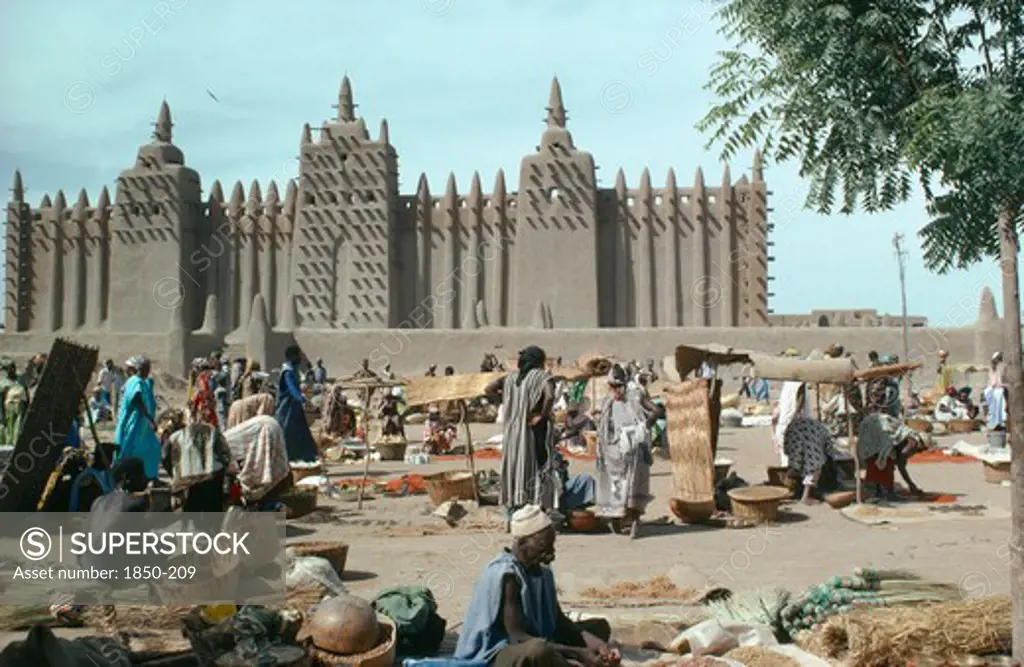 Mali, Mopti, Djenne, Not In Library The Mud Constructed Mosque With A Souk In The Foreground