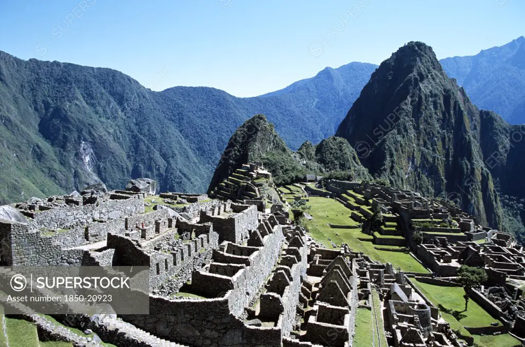Peru, Cusco Department, Machu Picchu, Inca Ruins And Huayna Picchu.