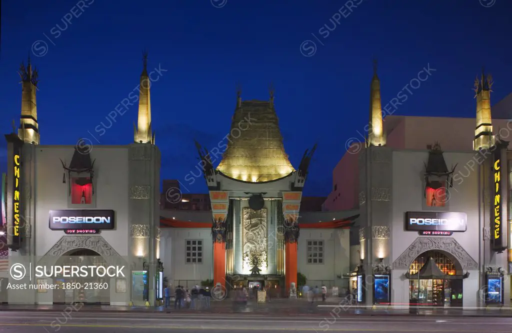 Usa, California, Los Angeles, Hollywood. Grauman'S Chinese Theatre At Night.