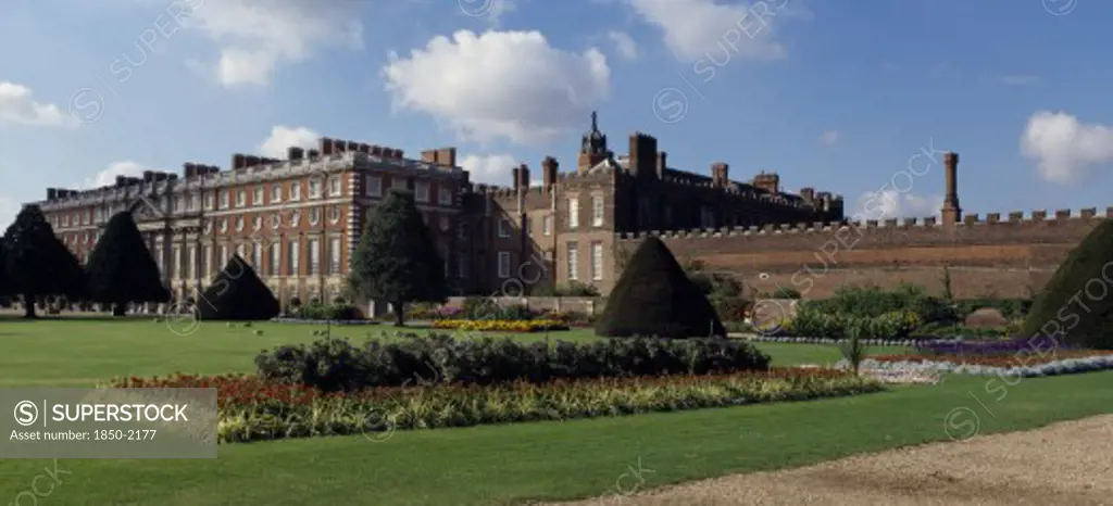 England, London, Hampton Court Palace And Gardens