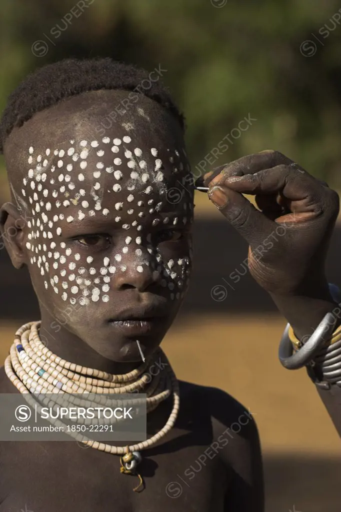 Ethiopia, Lower Omo Valley, Mago National Park, Karo Woman Painting Her Daughters Face