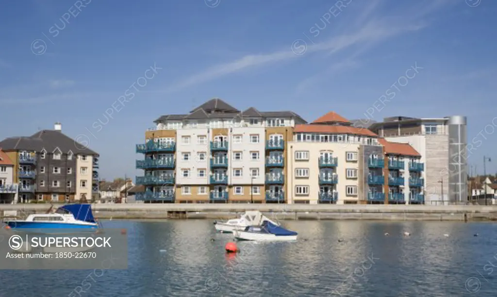 England, West Sussex, Shoreham-By-Sea, Ropetackle Modern Housing Development Apartments On The Banks Of The River Adur Seen From The Opposite Bank.. A Regenerated Brownfield Former Industrial Area.