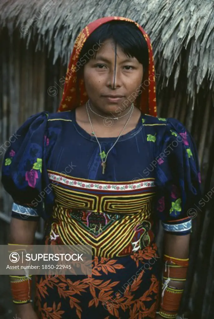 Panama, San Blas Islands Ustupu, Kuna Indians, Kuna Woman Wearing Traditional Mola With Fine Layered Applique Design  Black Line Drawn From Forehead Along Length Of Nose  Typical Coloured Bead Amulets  Cuna Caribbean American Central America Classic Classical Female Women Girl Lady Hispanic Historical Jewelry Latin America Latino Older Panamanian West Indies
