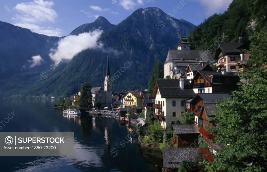 Austria, Oberosterreich, Hallstatt, View Over Lakeside Buildings With Mountain Backdrop.