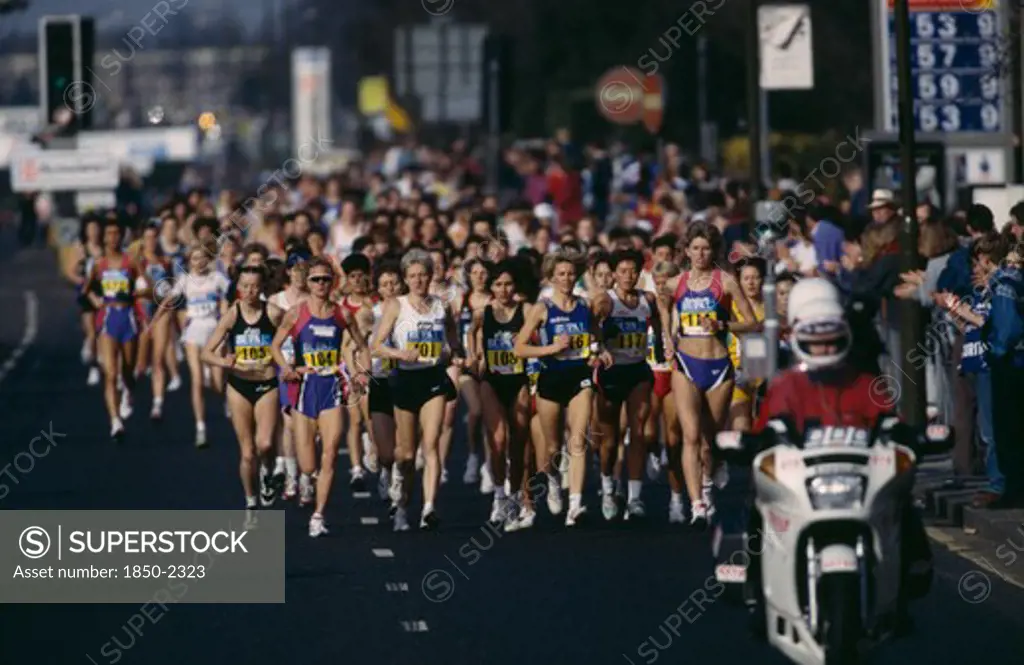 Sport, Athletics, London Marathon, Start Of Womans Elite Race.