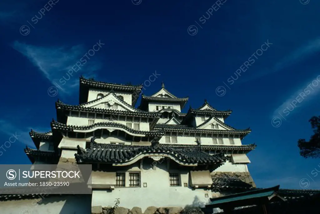 Japan, Honshu, Himeji, 'Himeji-Jo Also Known As Shirasagi-Jo, The White Egret Or White Heron Castle.  Feudal Castle Built By Hideyoshi In 1581, A Civil War Baron Or Sengoku Daimyo Who Had Risen From The Ranks Of Foot Soldier And Acquired Status.  Central Donjon Or Keep Known As Tenshu-Kaku, The High Structure Of The Heavenly Protector. '