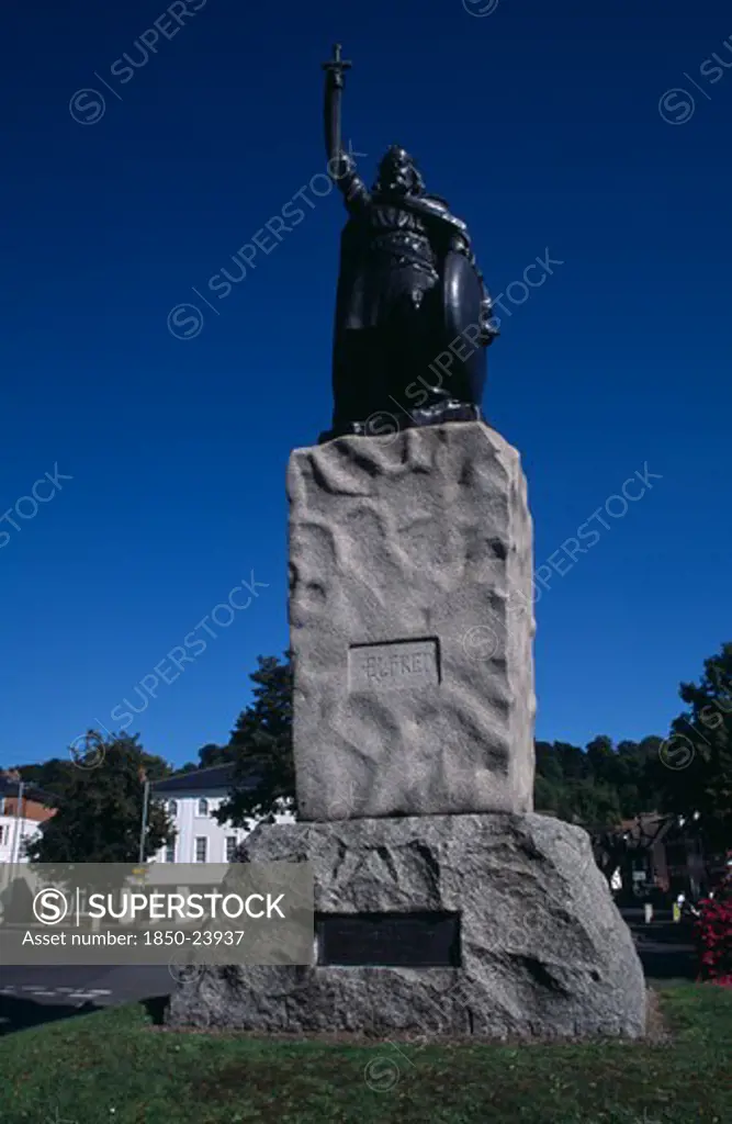 England, Hampshire, Winchester, Statue Of King Alfred The Great.