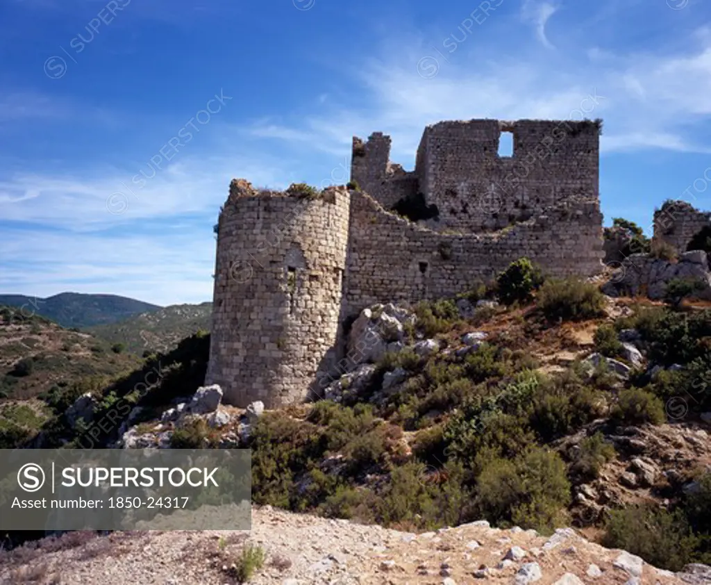 France, Languedoc-Roussillon, Aude, Chateau De Aguilar.  Ruins Of Twelth Century Cathar Castle Set On Hillside In The Commune Of Tuchan.  Inner Keep Surrounded By Outer Thirteenth Century Fortification.