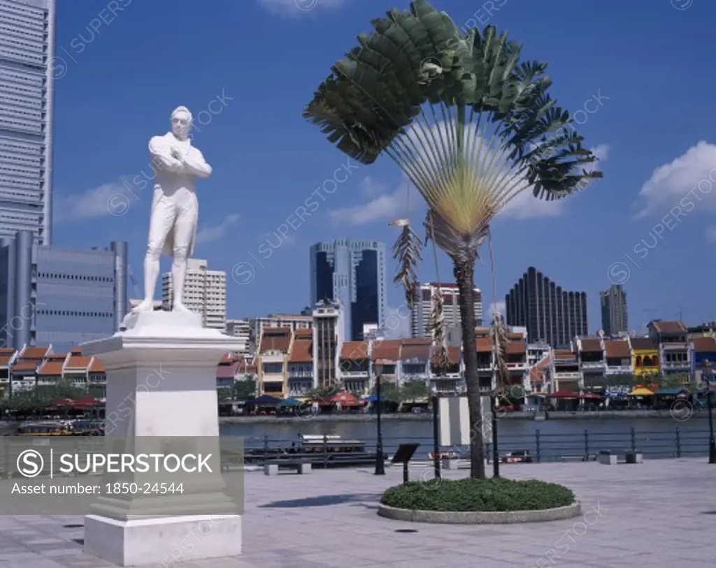 Singapore, Raffles Landing Site, White Poly Marble Statue Of Sir Stamford Raffles On The North Bank Of The Singapore River At The Site Where He Is First Thought To Have Set Foot In Singapore.