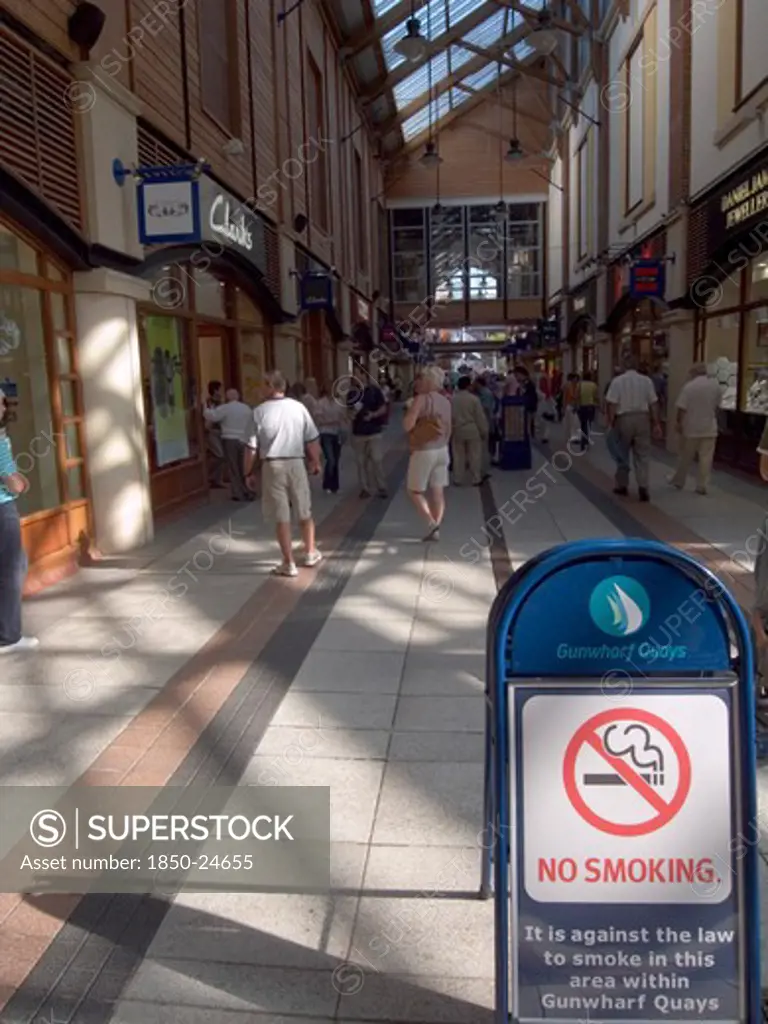England, Hampshire, Portsmouth, No Smoking Sign In The Gunwharf Quays Shopping Complex