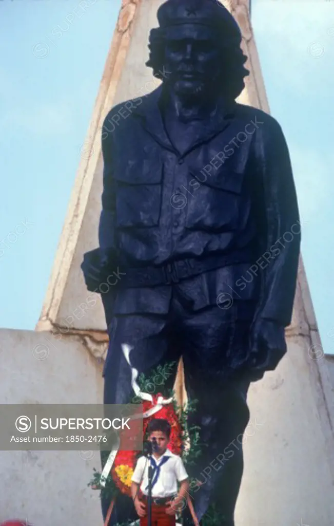 Cuba, Holguin Province, Moa, Young Child At Memorial Day With Statue Of Che Guevara Behind.