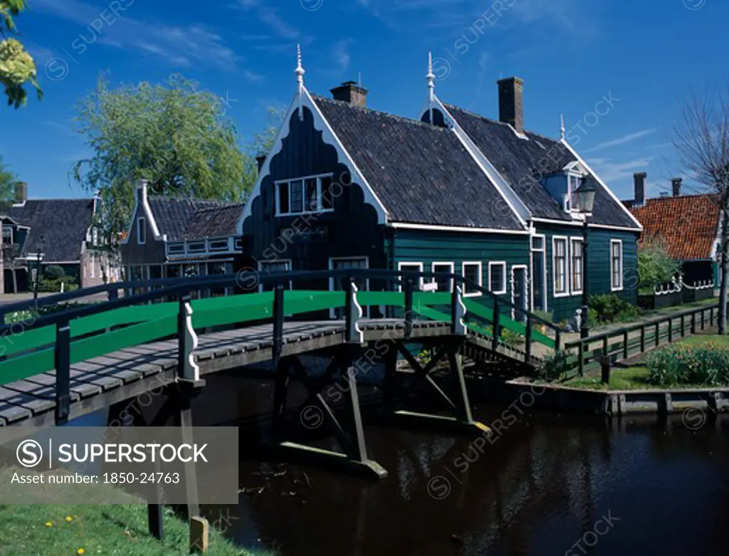 Holland, Noord Holland, Zaanse Schans, Footbridge Leading To A Typical Green Wooden House In The Village