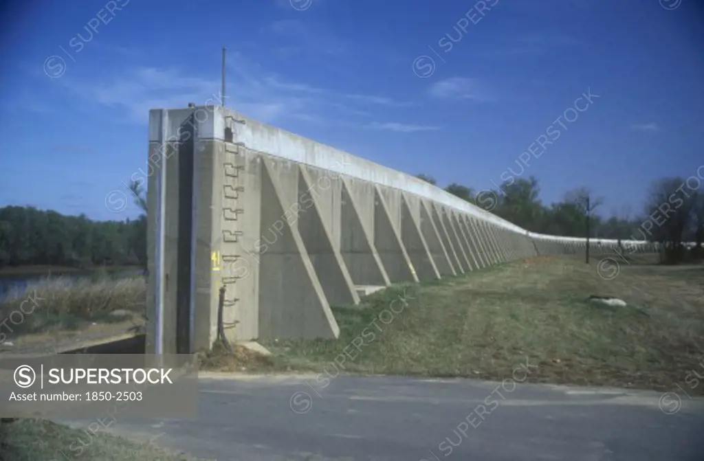 Usa, Kentucky, Detail Of Levee Wall