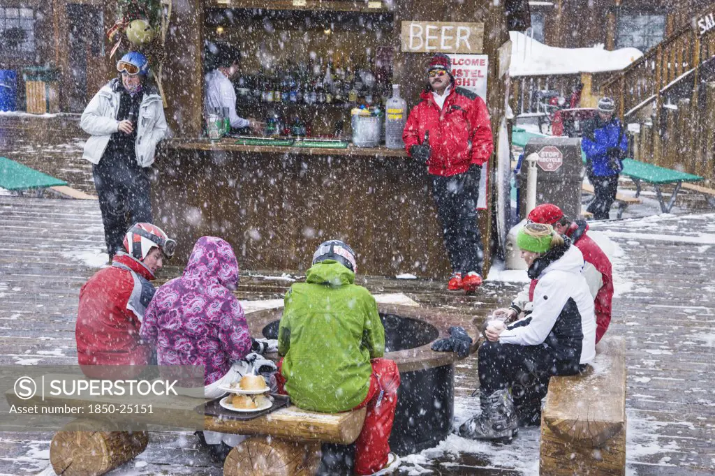 Usa, Colorado, Telluride, Skiers At Outdoor Bar In The Snow.