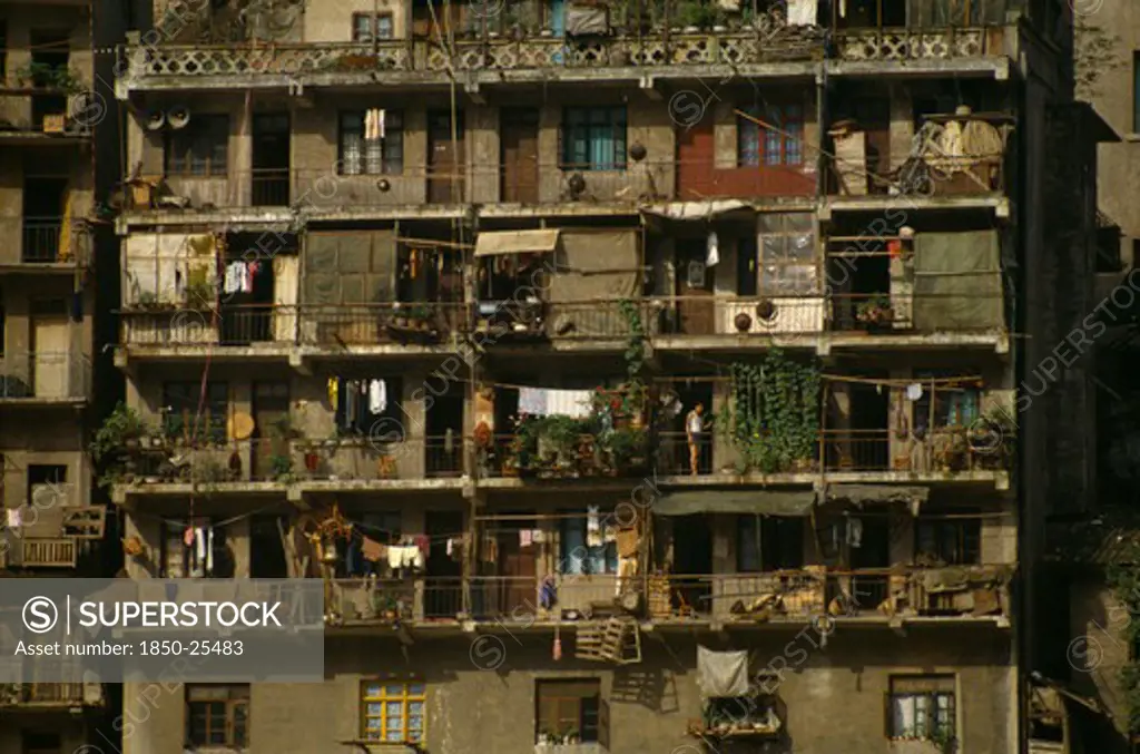 China, Hubei, Badong, Detail Of Apartment Blocks With Washing Lines And Plants Hanging From Balconies On The Banks Of The River Yangtsi