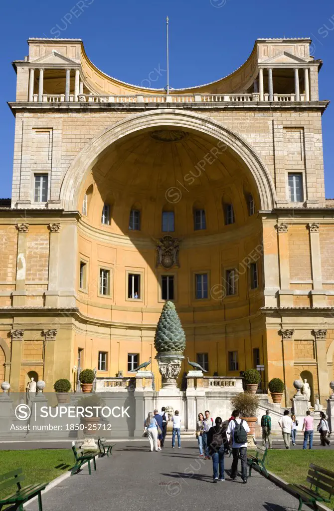 Italy, Lazio, Rome, Vatican City Museum The Central Niche Designed By Pirro Ligorio In The Belvedere Palace Housing The Cortile Della Pigna A Giant Bronze Pine Cone From An Ancient Roman Fountain With Tourists Walking In The Courtyard