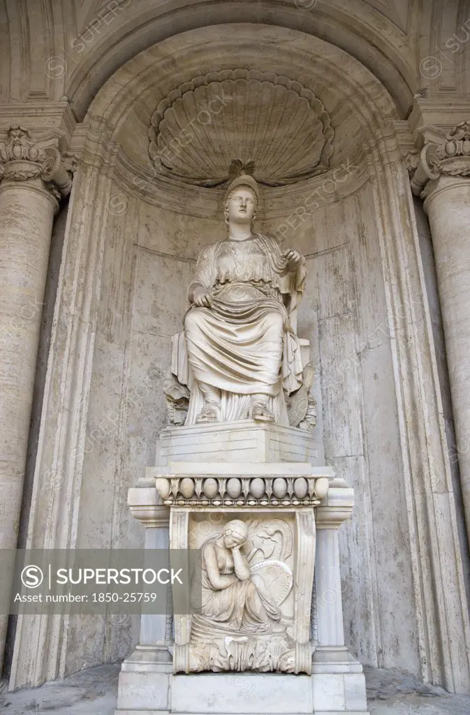Italy, Lazio, Rome, Colossal Statue Of Sitting Rome Cesi Roma In A Niche Within The Courtyard Of The Palazzo Dei Conservatori On The Capitol. The Marble Statue Of A Seated Woman Dates From The Hadrian Period Of 117-138 Bc