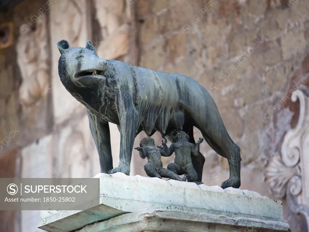 Italy, Lazio, Rome, Bronze Statue Of Romulus And Remus Feeding From The She Wolf Beside The Palazzo Senatorio On The Capitol