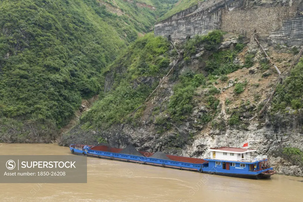 China, Hubei , Three Gorges, Barge Loading Coal From A Gravity Chute In The Wu Gorge
